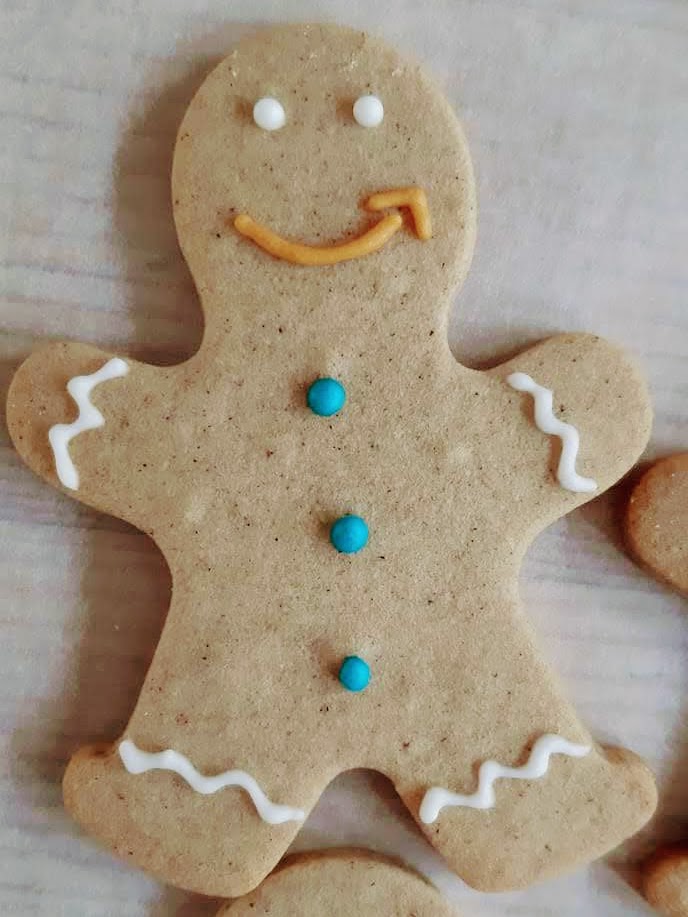 Gingerbread man with AMAZON smile made by Bloom Bakers