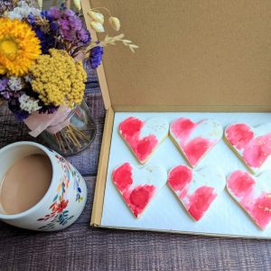 Aquarelle Valentines biscuits in box
